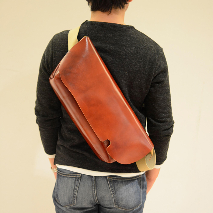 《》Uni＆co. メッセンジャーバッグ(S)/レザー/camel